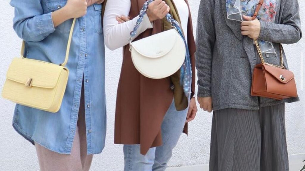 Tips Memilih Warna Tas yang Sesuai dengan Style Wanita Masa Kini
