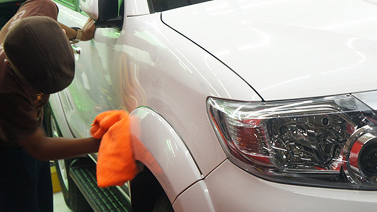 Bagaimana Cara Membersihkan Interior Mobil Dengan Benar