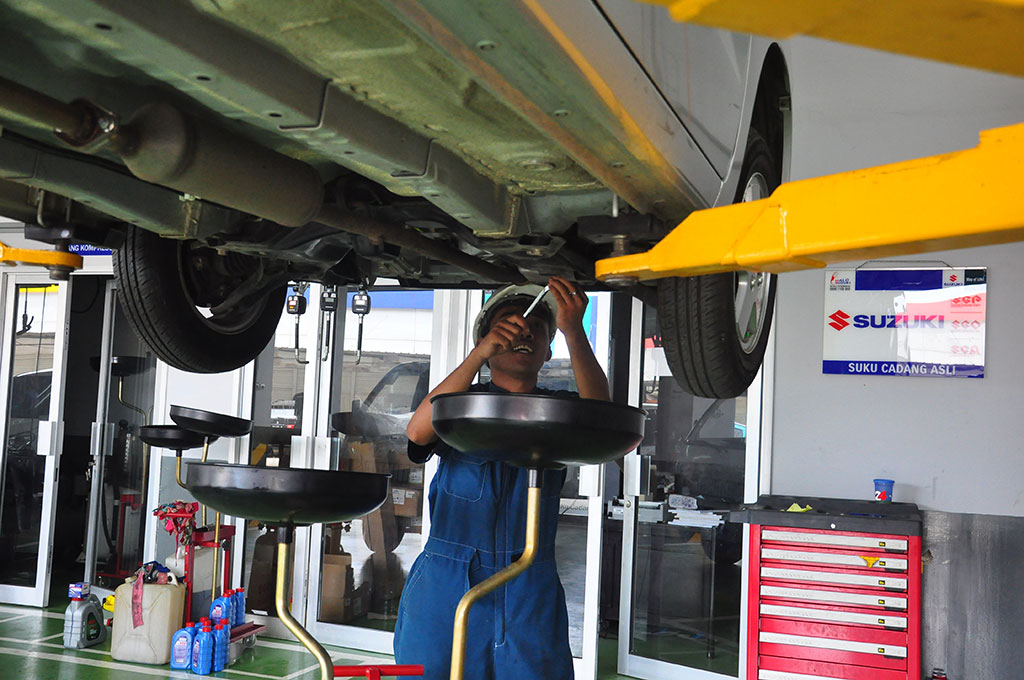 8 Tips Aman Berkendara Saat Menempuh Perjalanan Jauh | Wuling